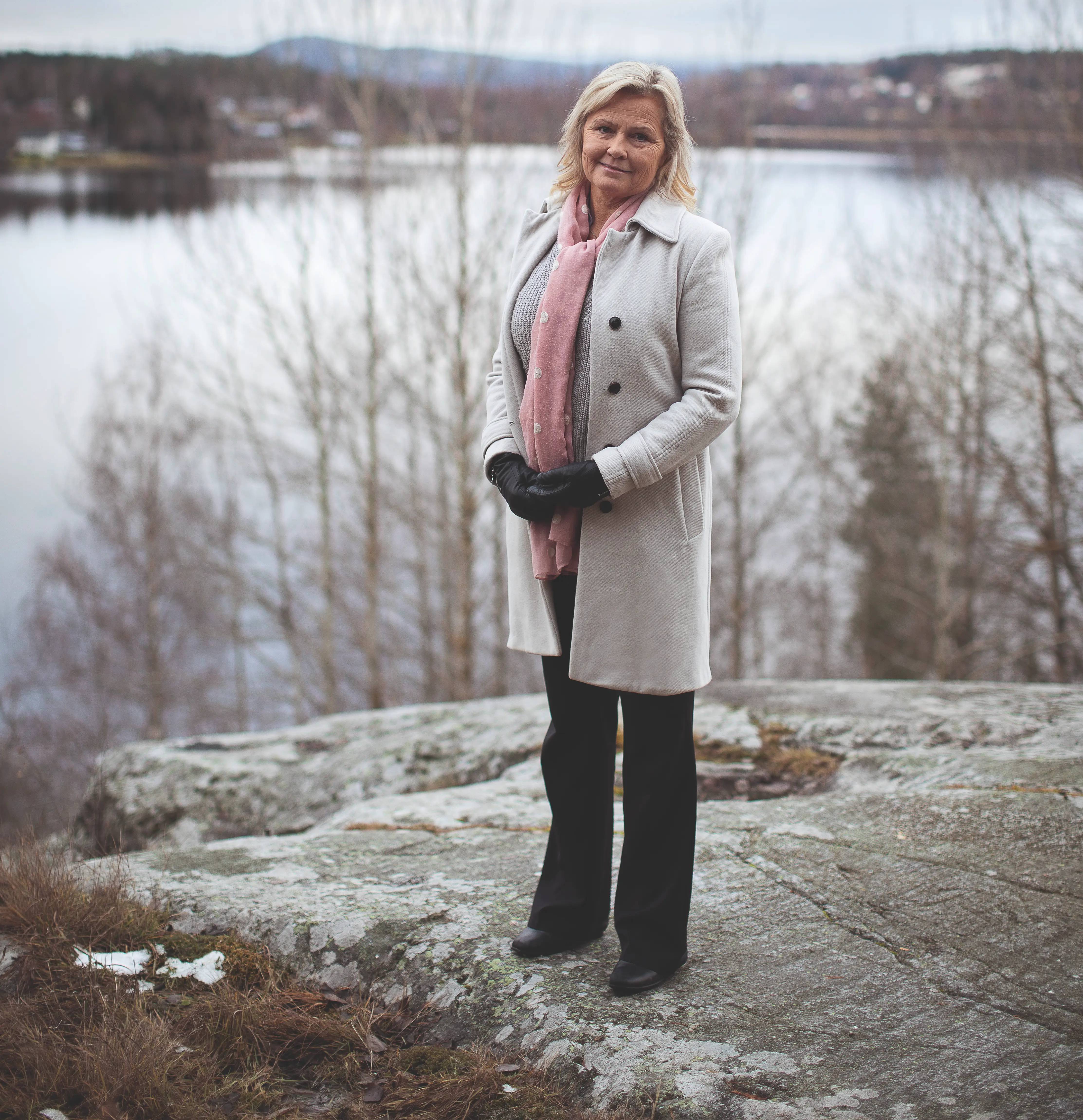 2_HÖGUPPLÖST 2_HÖGUPPLÖST